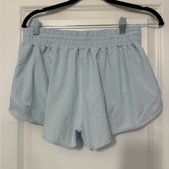 Lululemon Hottie Hot high-rise 2.5” short - Picture 2 of 4